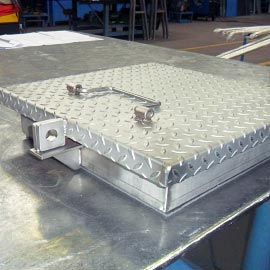 sportelli e botole :: CARPENTERIA T&T, Torino, Piemonte