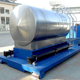 Accessori per l'allestimento serbatoi inox, ovvero di impianto scarrabile per cisterna con scaletta di accesso passouomo in acciaio inox e motopompa autoadescante :: CARPENTERIA T&T, Torino, Piemonte