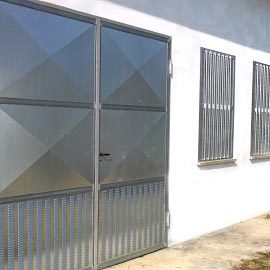 porte, portoni, finestre  :: CARPENTERIA T&T, Torino, Piemonte